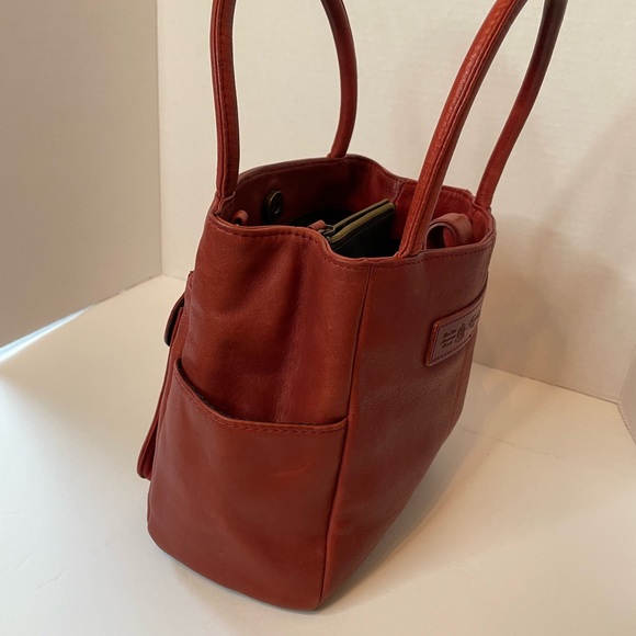 👜 Vintage Fossil red leather purse. Many pockets.  Great preowned condition. 👜 - Picture 9 of 13